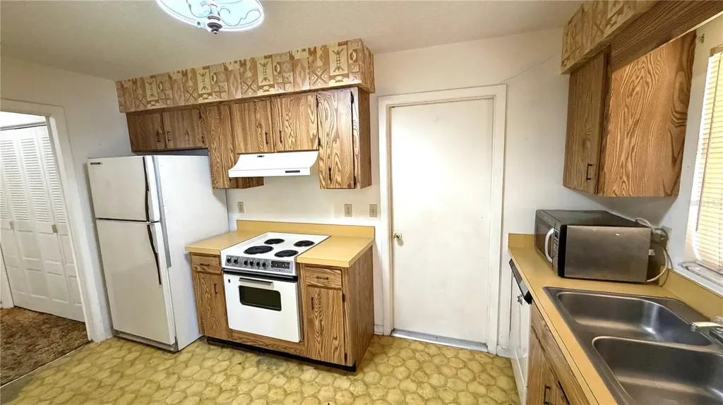 2016 Woodbridge Lane Lakeland FL 33813