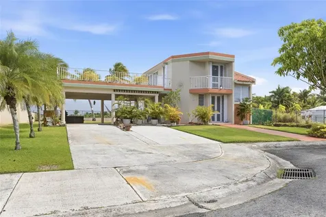 610 Calle Vistamar Rio Grande PR 00745