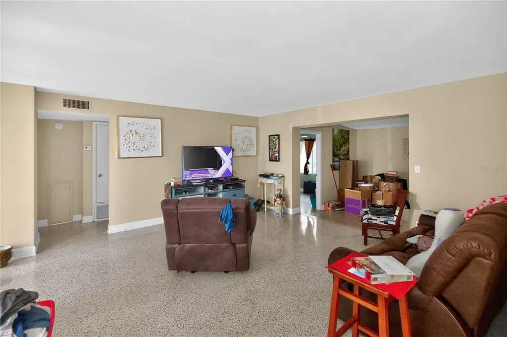 3232 59th Way N St Petersburg FL 33710