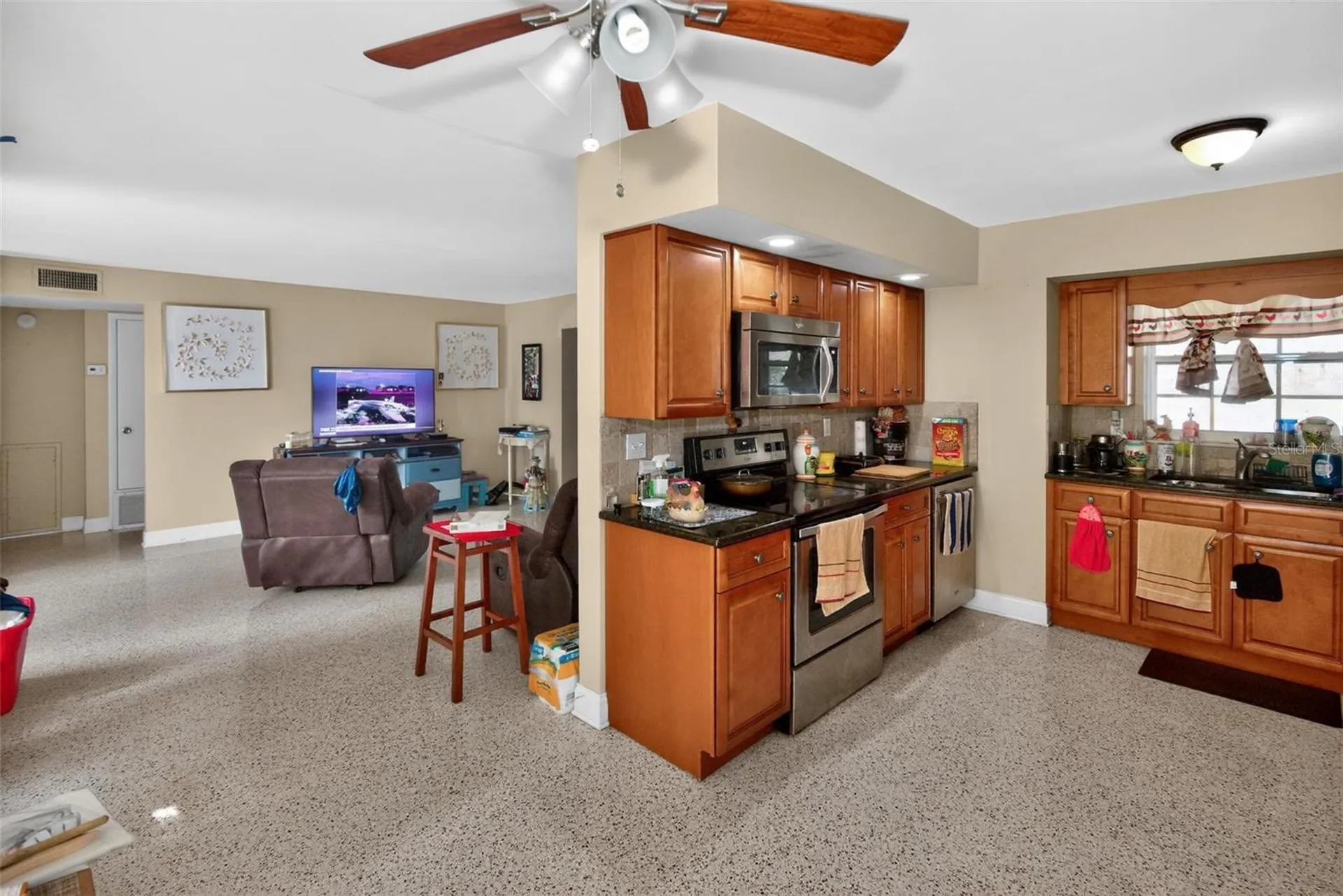 3232 59th Way N St Petersburg FL 33710
