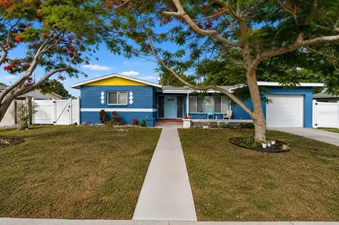 3232 59th Way N St Petersburg FL 33710