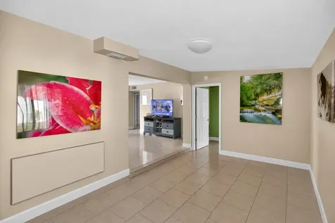 3232 59th Way N St Petersburg FL 33710