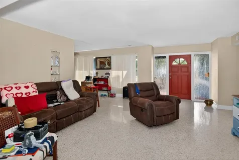 3232 59th Way N St Petersburg FL 33710