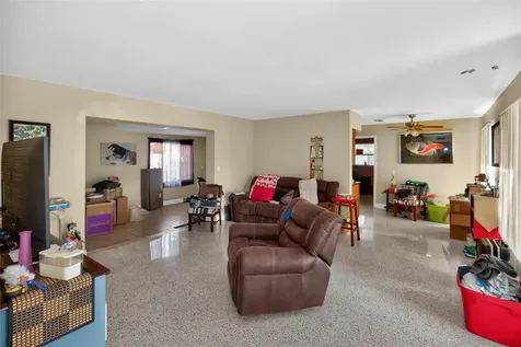 3232 59th Way N St Petersburg FL 33710