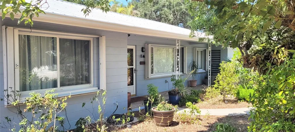 2230 Bougainvillea Street Sarasota FL 34239