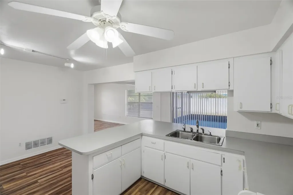 1981 Temple Terrace Clearwater FL 33764