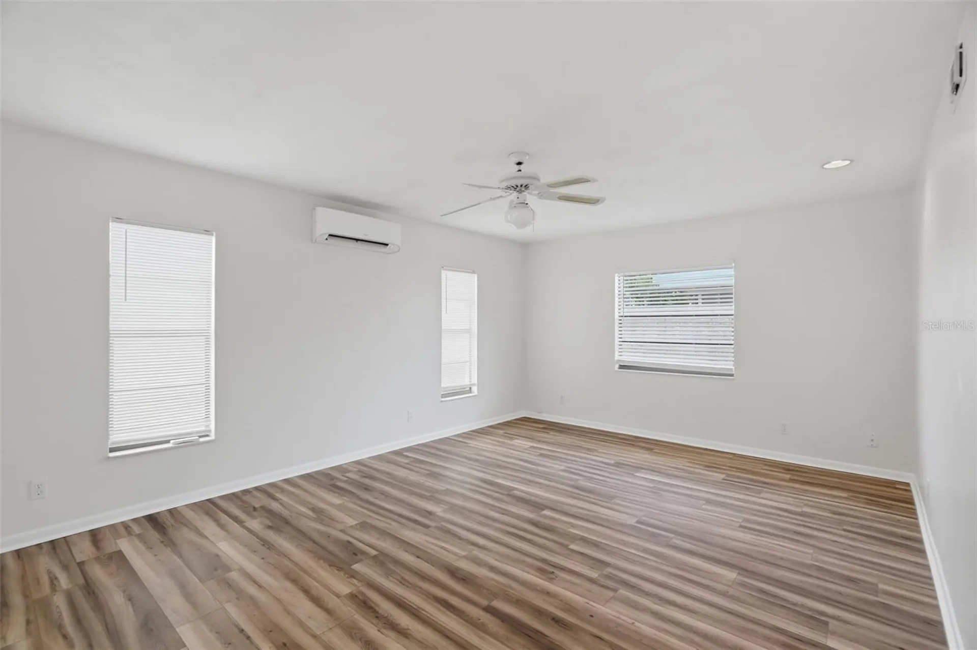 1981 Temple Terrace Clearwater FL 33764