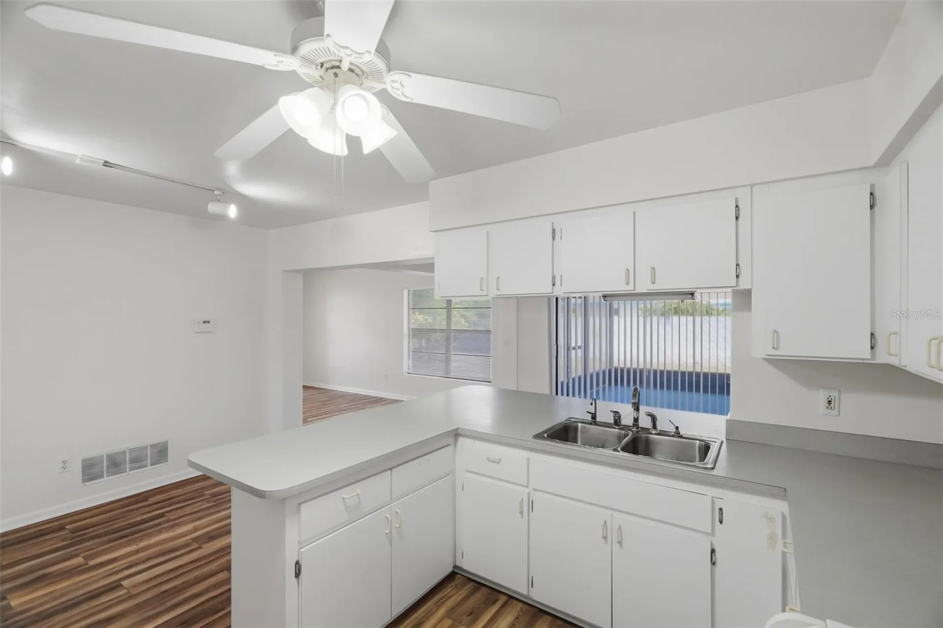 1981 Temple Terrace Clearwater FL 33764