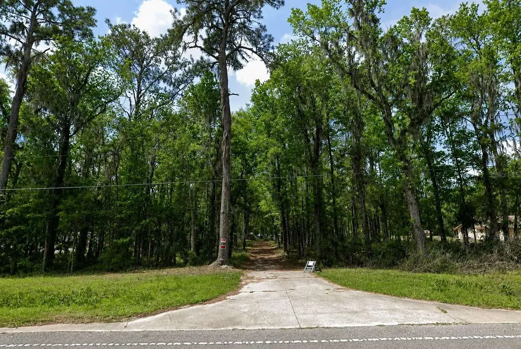 18864 N Highway 329 Micanopy FL 32667
