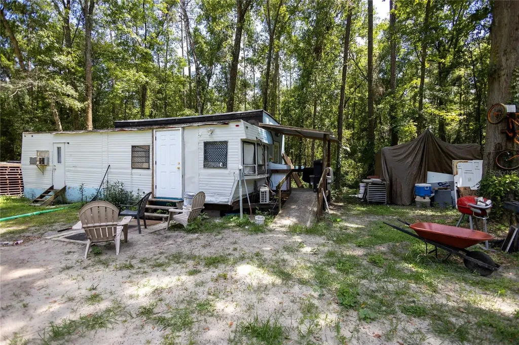 18864 N Highway 329 Micanopy FL 32667
