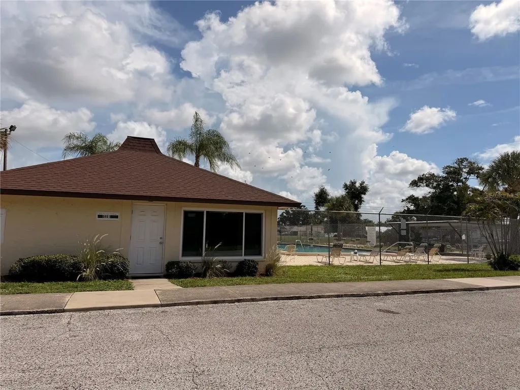 9975 87th Street Seminole FL 33777