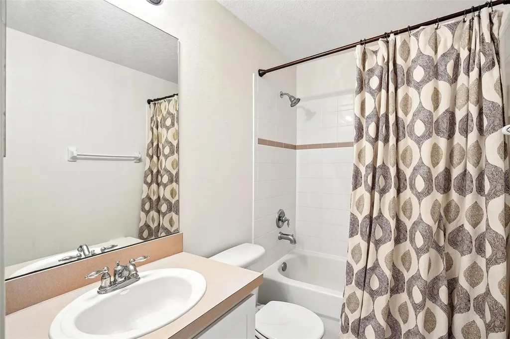 3853 Island Way St Petersburg FL 33705