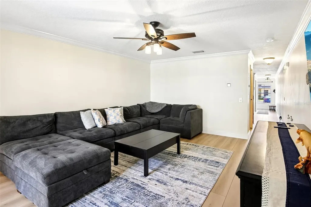 3853 Island Way St Petersburg FL 33705