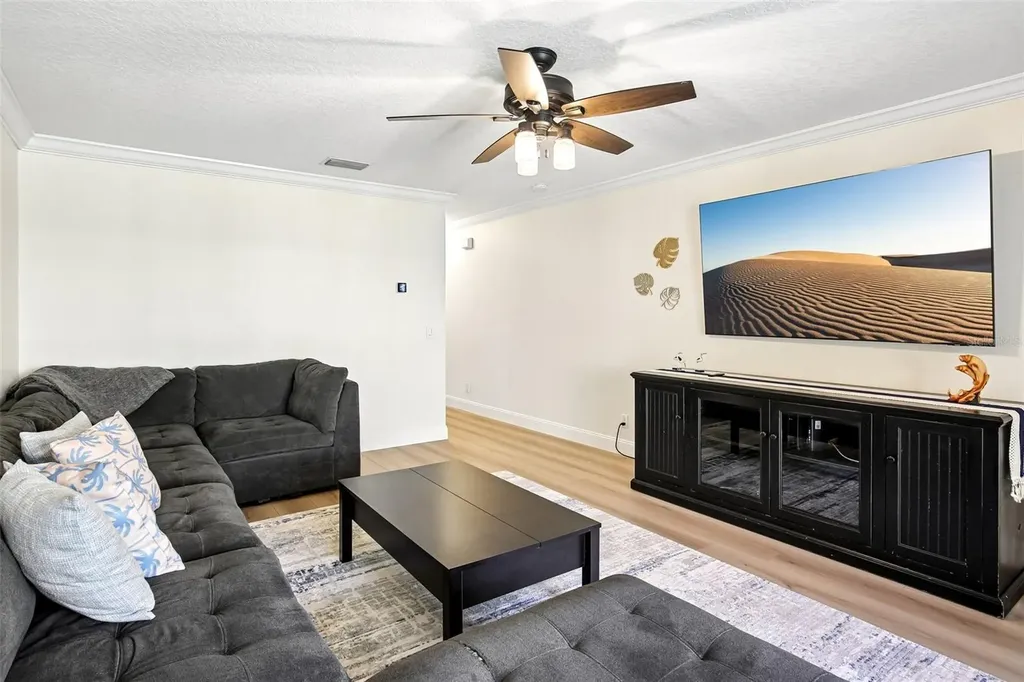 3853 Island Way St Petersburg FL 33705