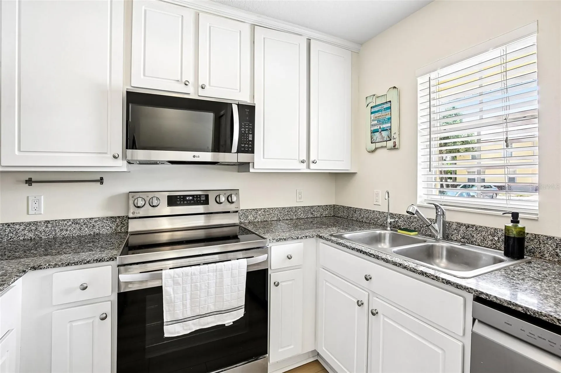 3853 Island Way St Petersburg FL 33705