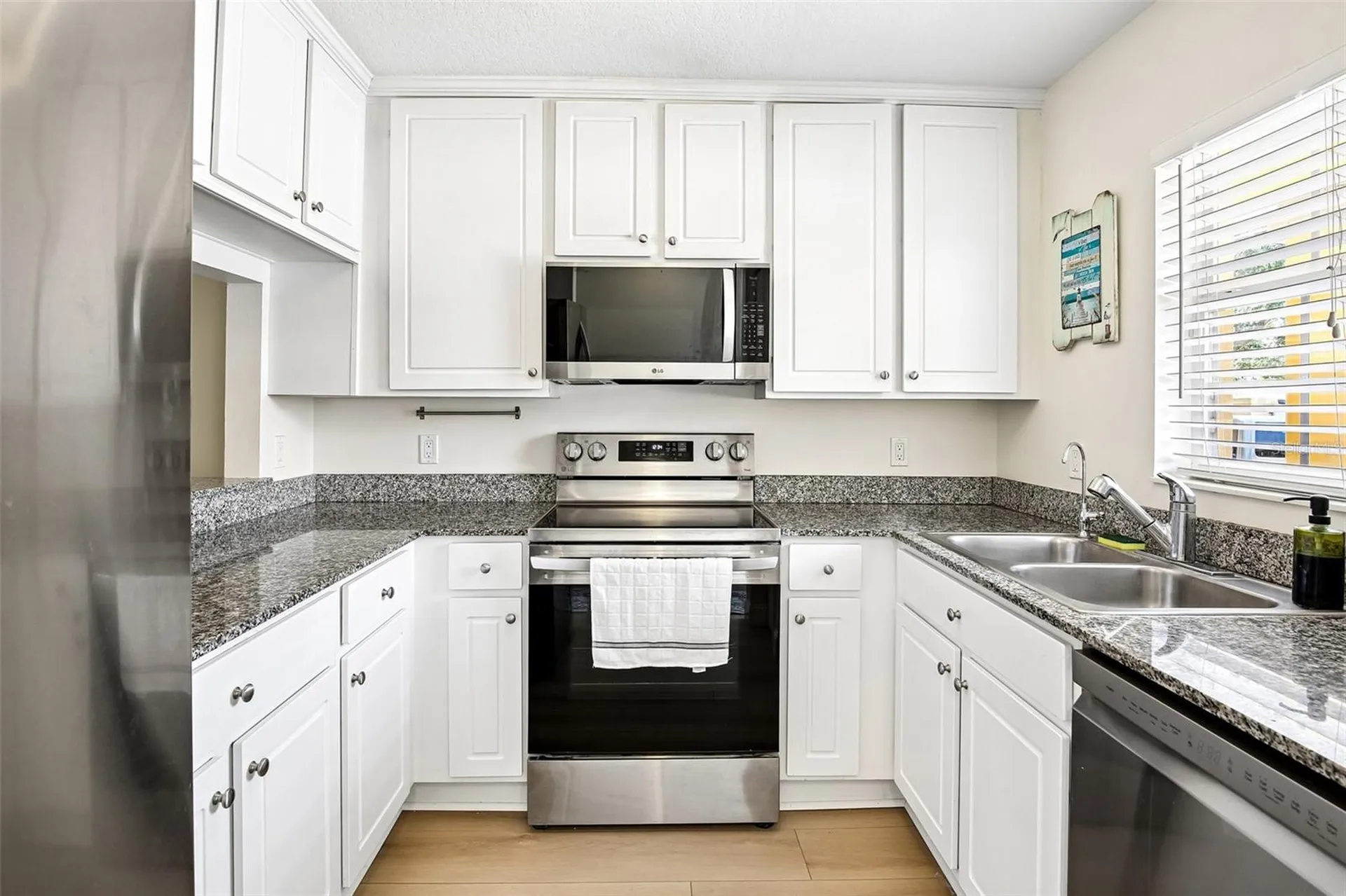 3853 Island Way St Petersburg FL 33705