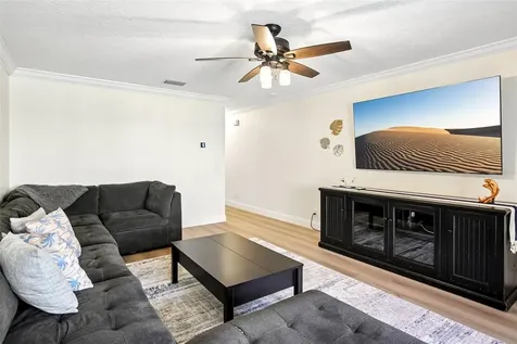 3853 Island Way St Petersburg FL 33705