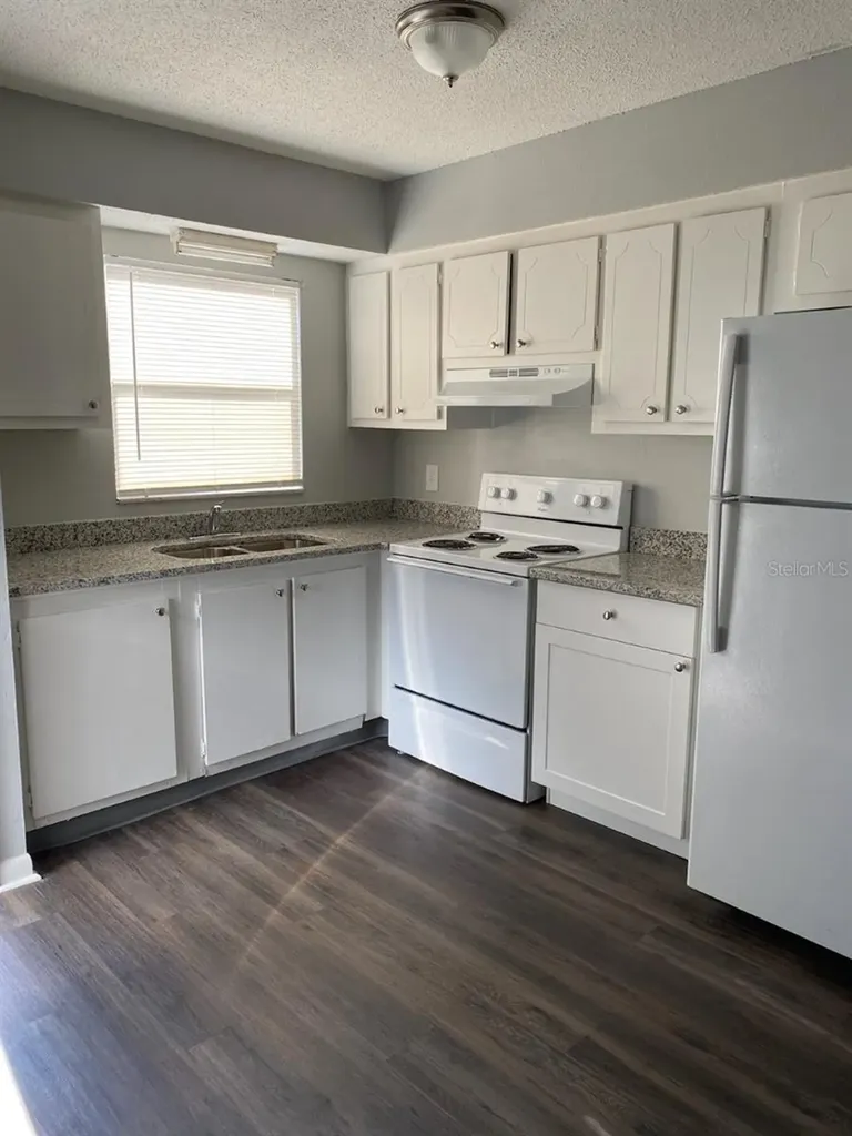 612 88th Avenue N St Petersburg FL 33702