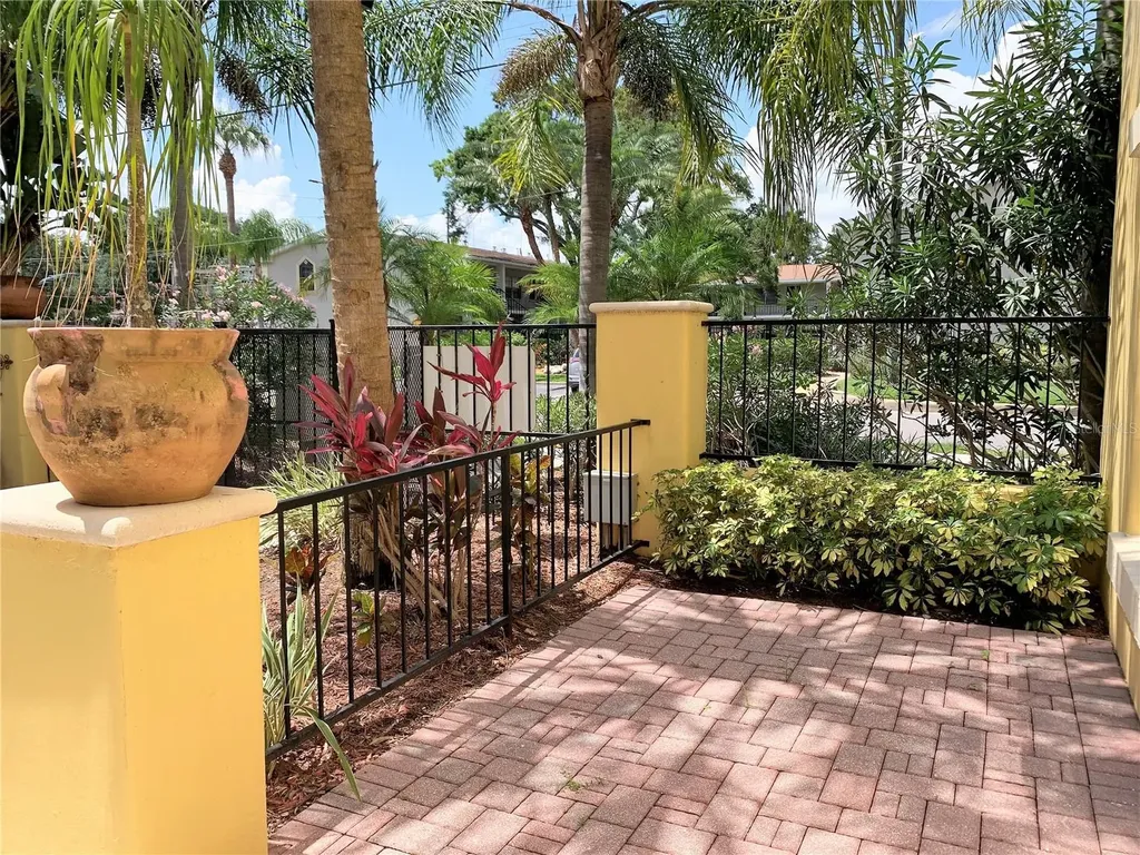 601 Casabella Circle Tampa FL 33609
