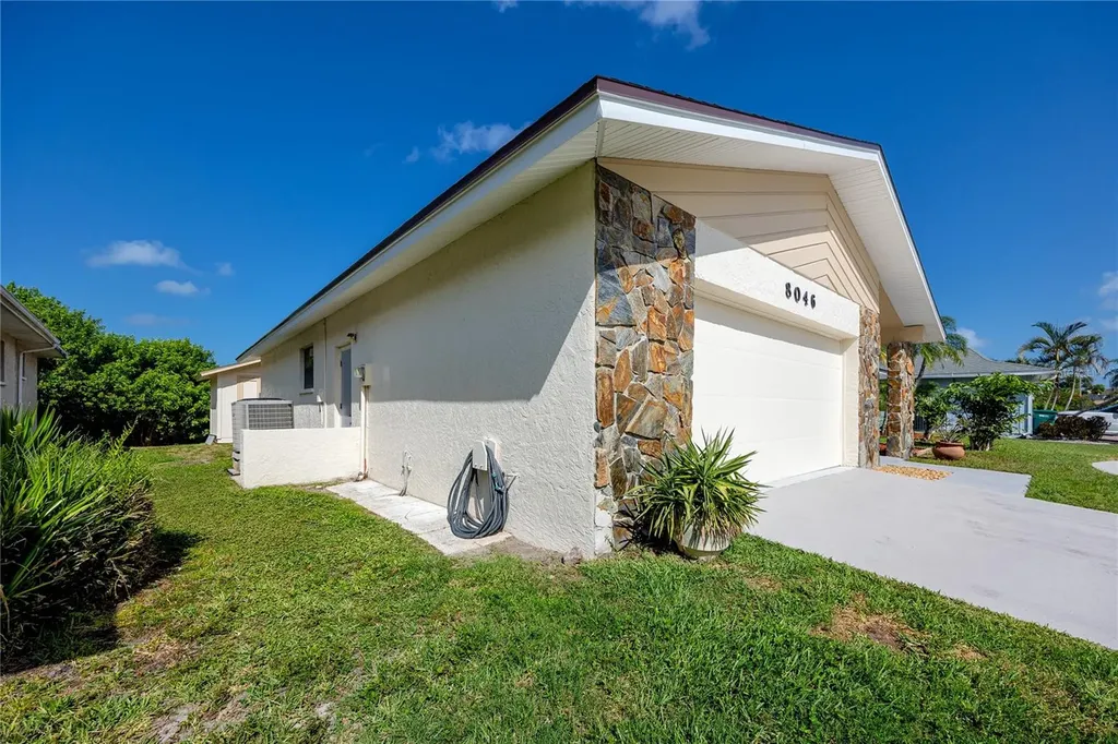 8046 Bayhaven Drive Seminole FL 33776