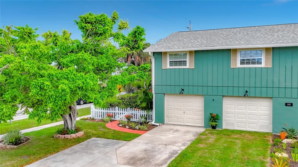 202 Peacock Lane Holmes Beach FL 34217