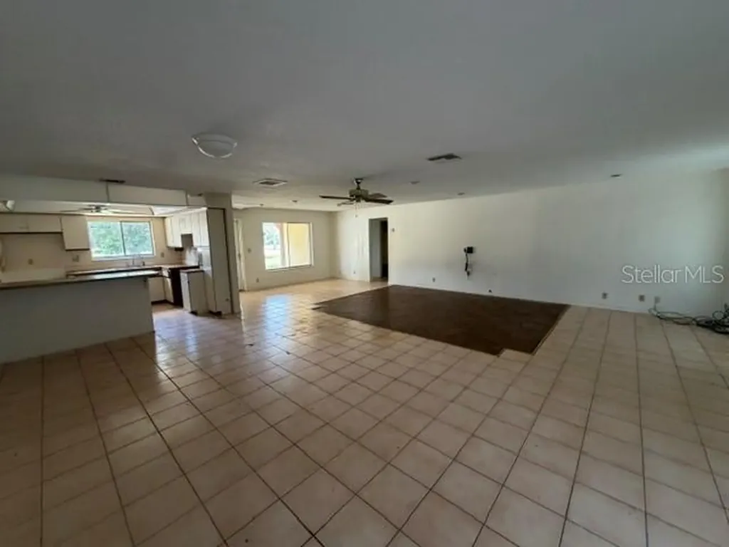 5121 Gateway Avenue Orlando FL 32821