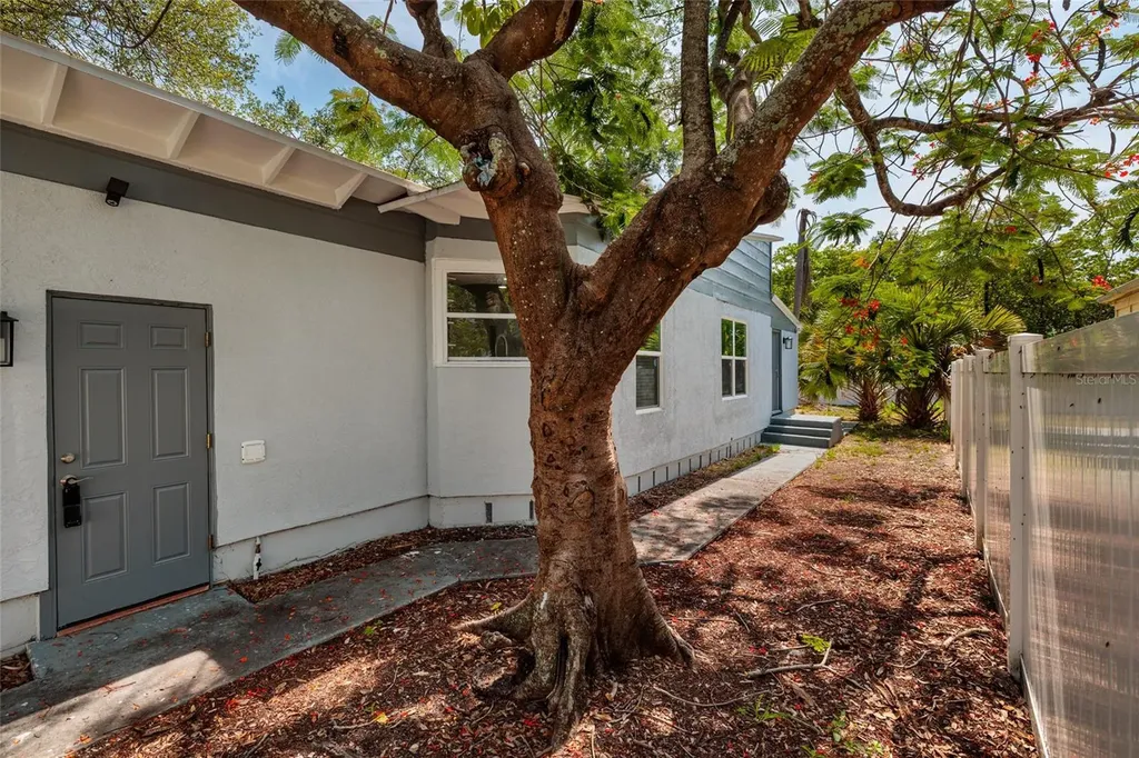 2223 W Harbor Drive S St Petersburg FL 33705