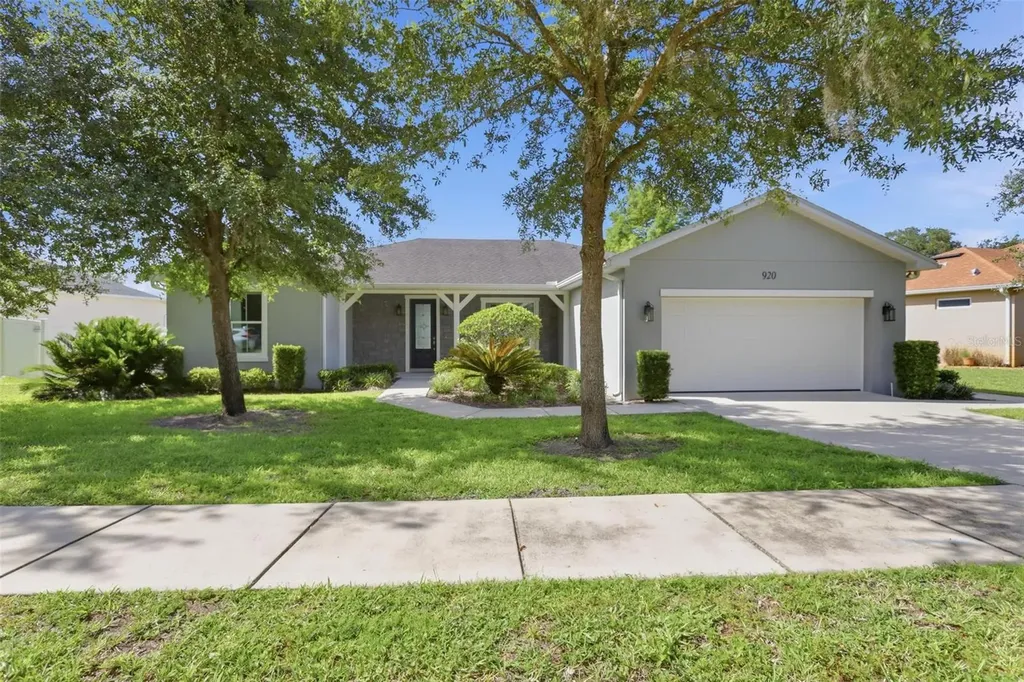 920 Lake Lindley Drive S Deland FL 32724