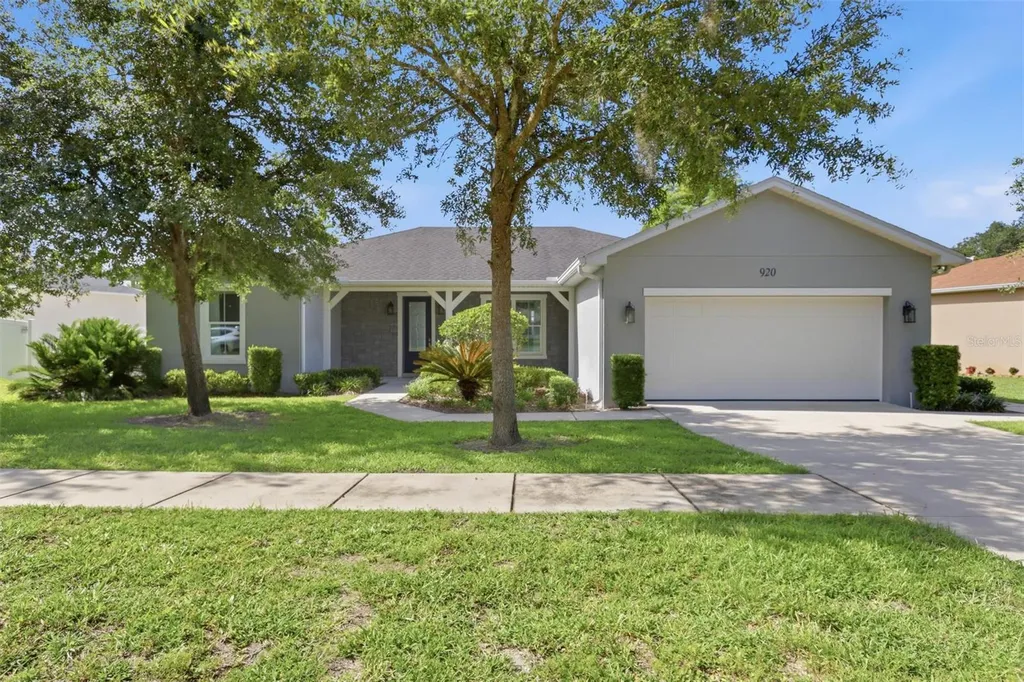 920 Lake Lindley Drive S Deland FL 32724