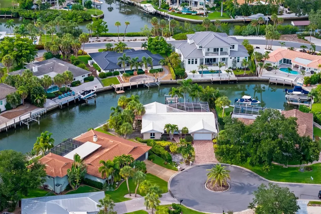 565 Commonwealth Place Sarasota FL 34242