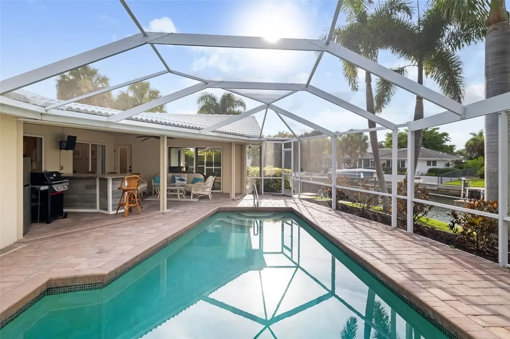 565 Commonwealth Place Sarasota FL 34242