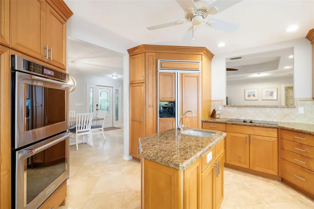 565 Commonwealth Place Sarasota FL 34242
