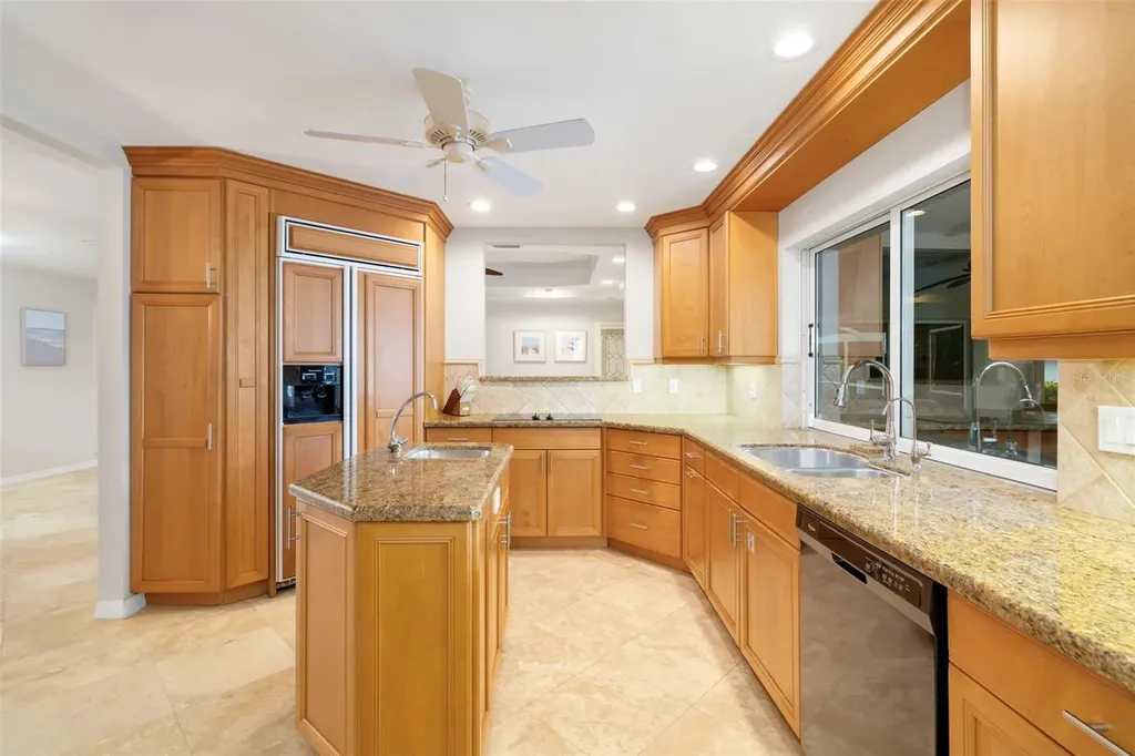 565 Commonwealth Place Sarasota FL 34242