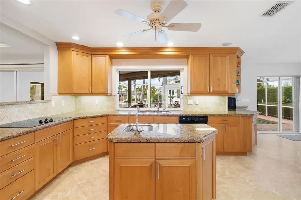 565 Commonwealth Place Sarasota FL 34242