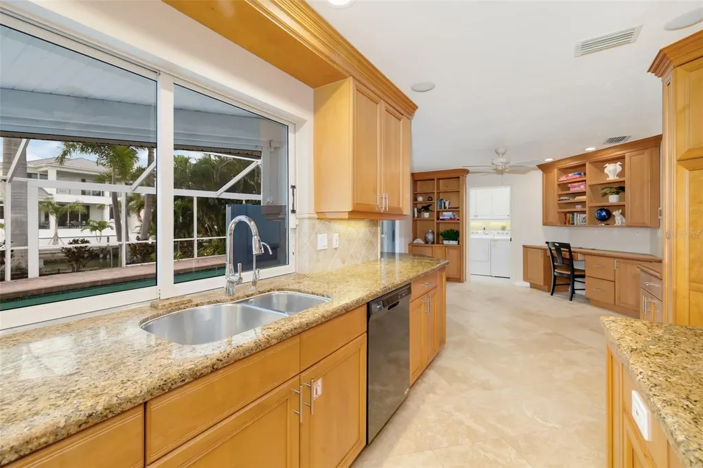 565 Commonwealth Place Sarasota FL 34242
