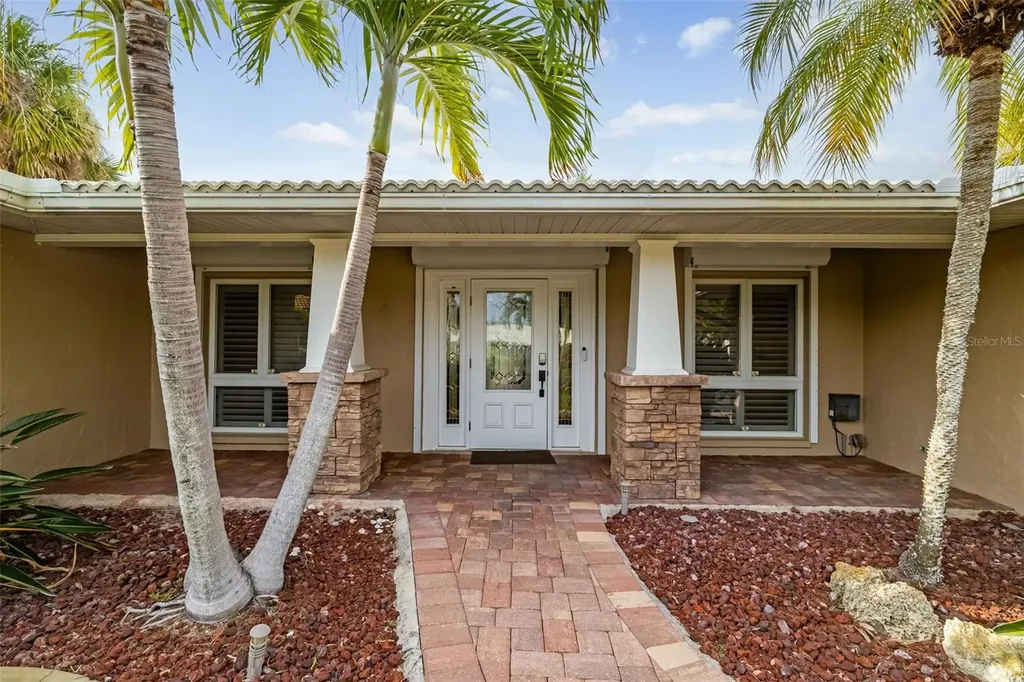565 Commonwealth Place Sarasota FL 34242