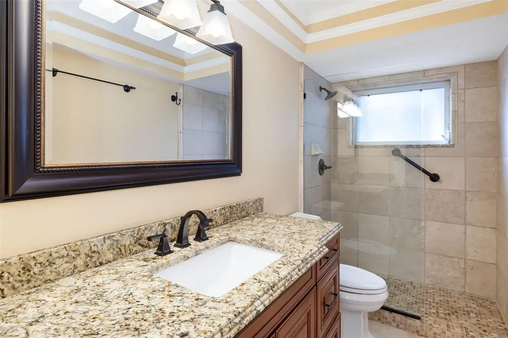 565 Commonwealth Place Sarasota FL 34242