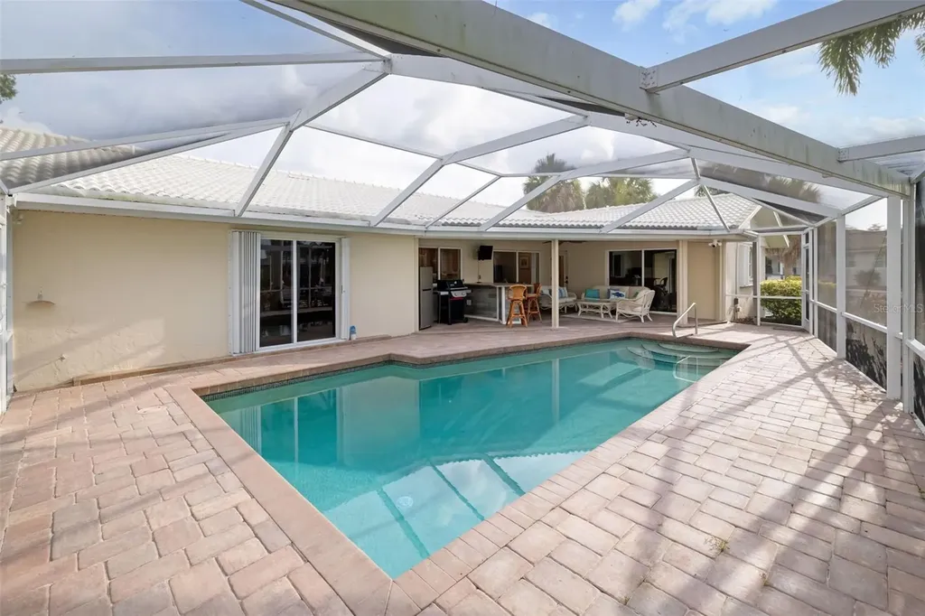 565 Commonwealth Place Sarasota FL 34242