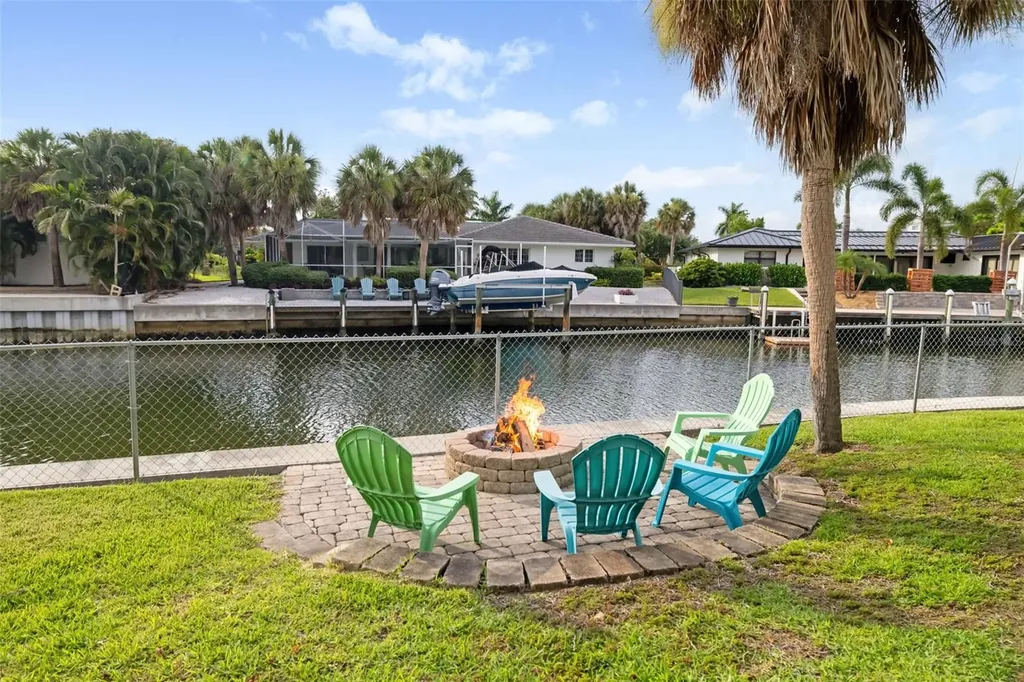 565 Commonwealth Place Sarasota FL 34242