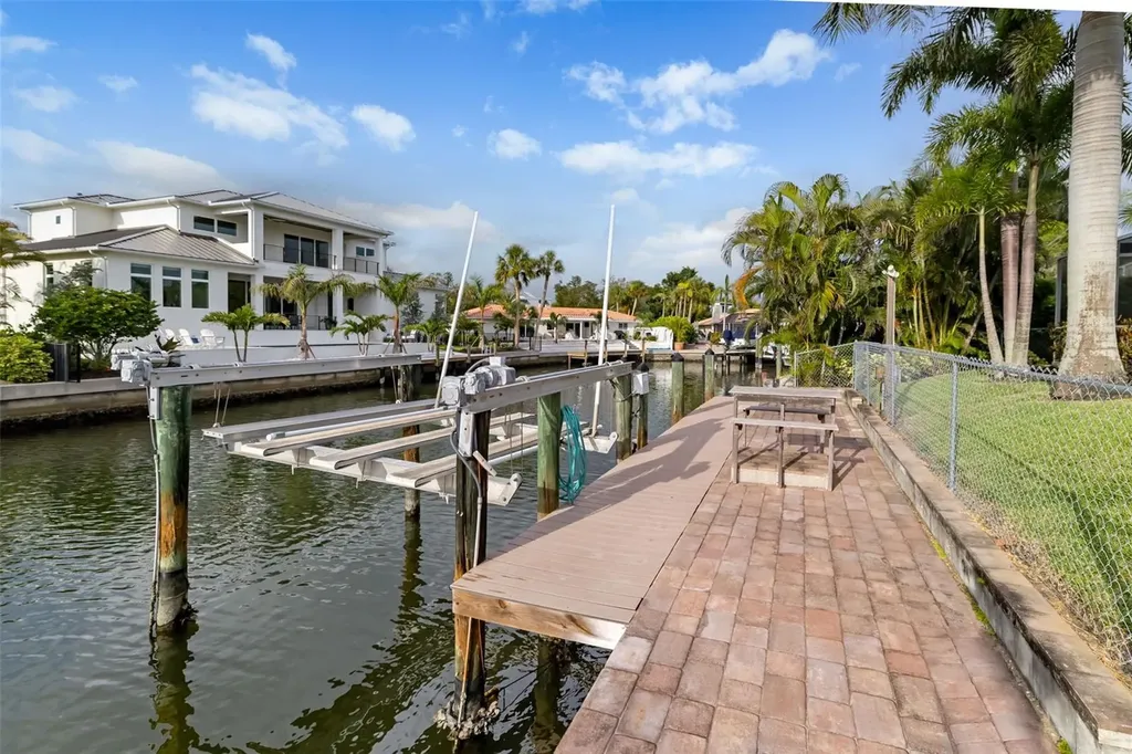 565 Commonwealth Place Sarasota FL 34242