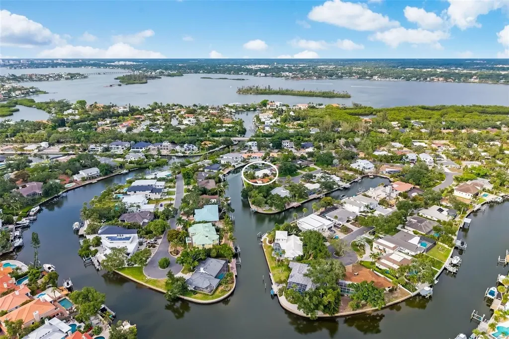 565 Commonwealth Place Sarasota FL 34242