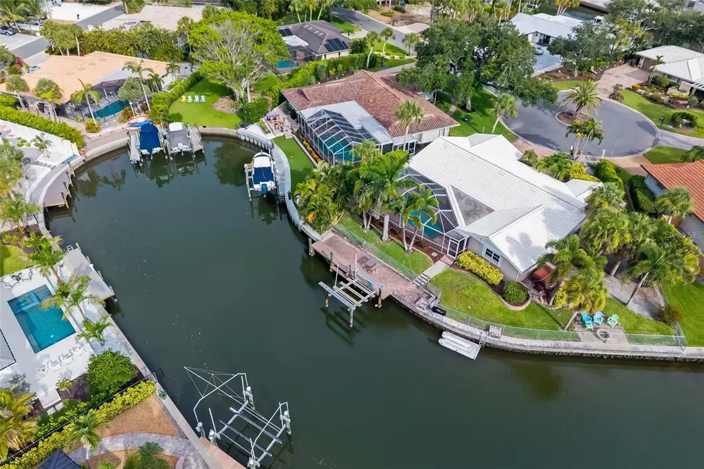 565 Commonwealth Place Sarasota FL 34242
