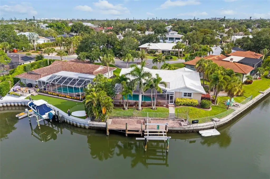 565 Commonwealth Place Sarasota FL 34242