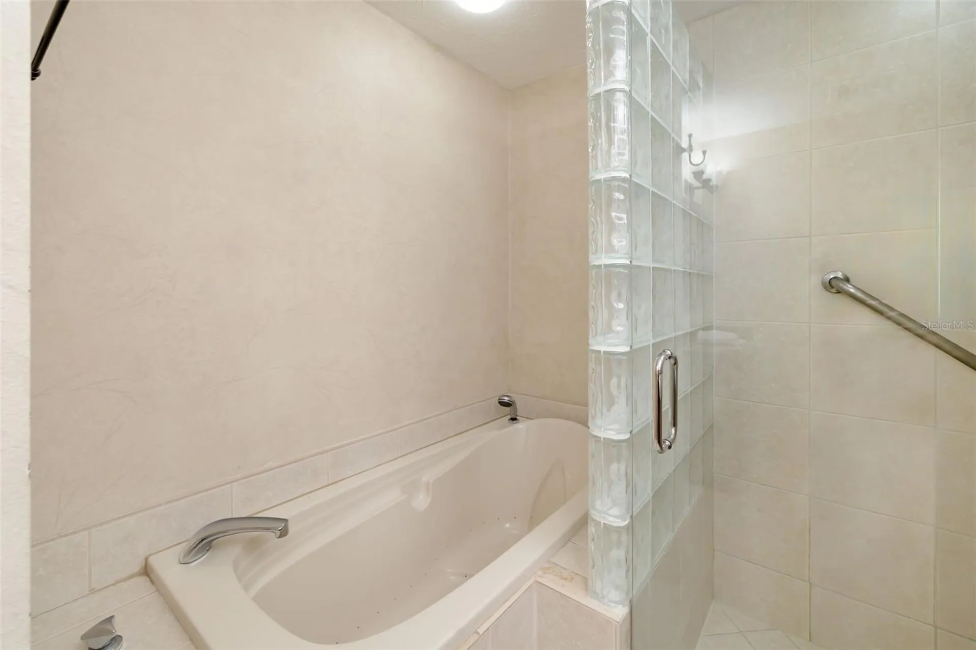 565 Commonwealth Place Sarasota FL 34242