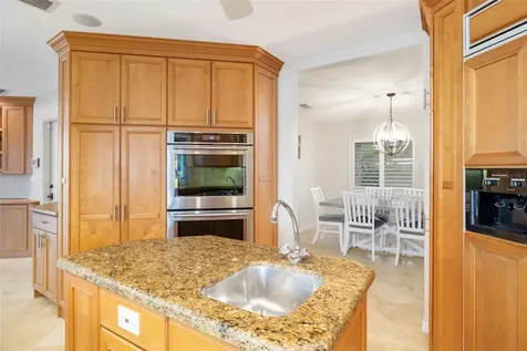 565 Commonwealth Place Sarasota FL 34242
