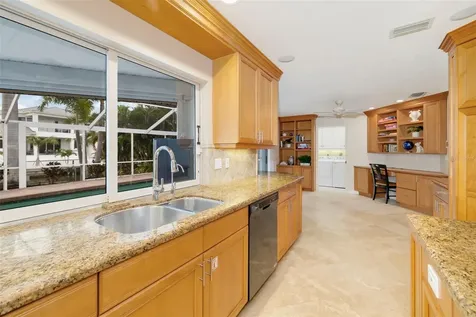 565 Commonwealth Place Sarasota FL 34242