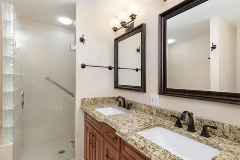 565 Commonwealth Place Sarasota FL 34242