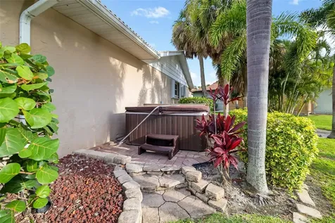 565 Commonwealth Place Sarasota FL 34242