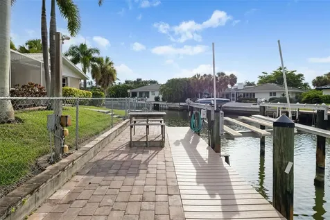 565 Commonwealth Place Sarasota FL 34242