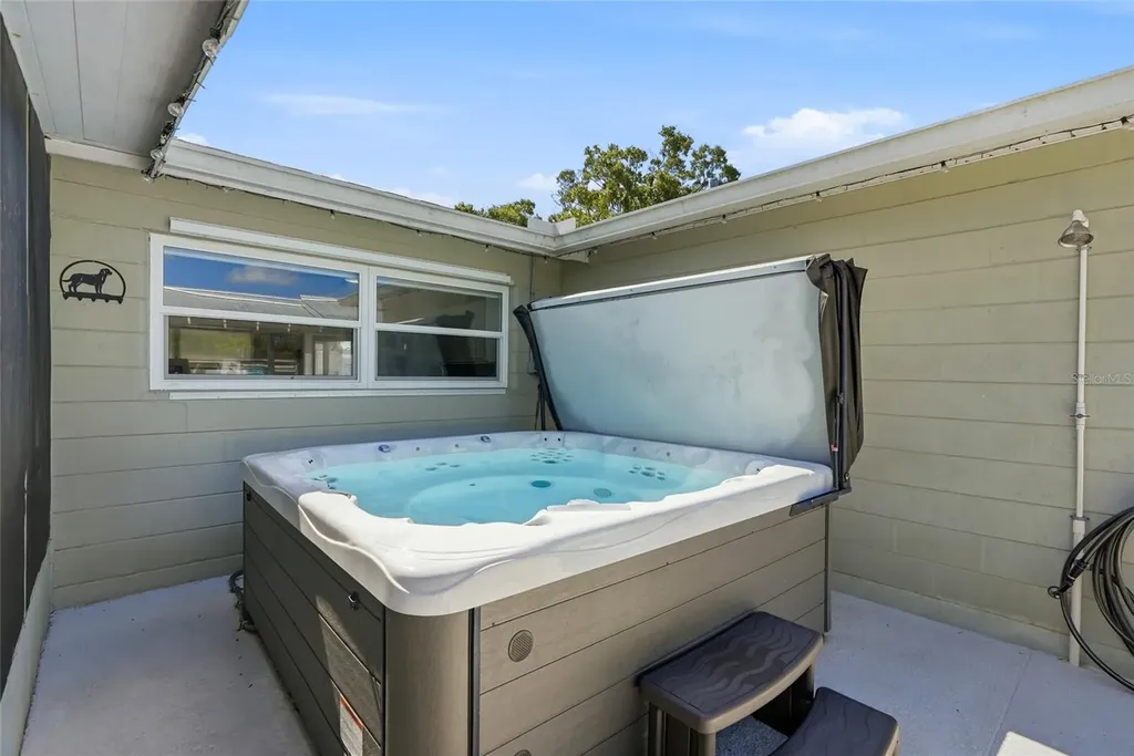 4822 60th Way N Kenneth City FL 33709